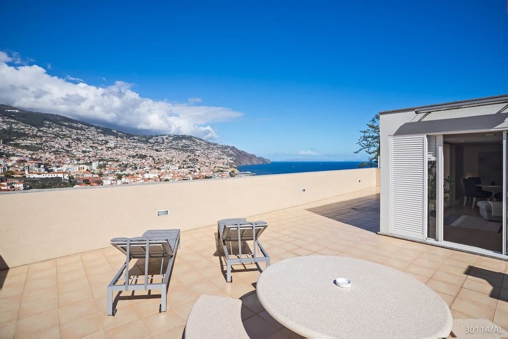 Jasmineiro I by An Island Apart