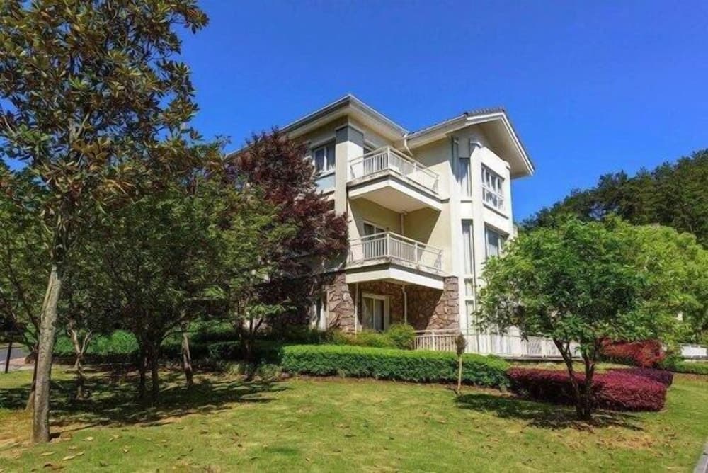 Qiandaohu Luxury Lake View Villa