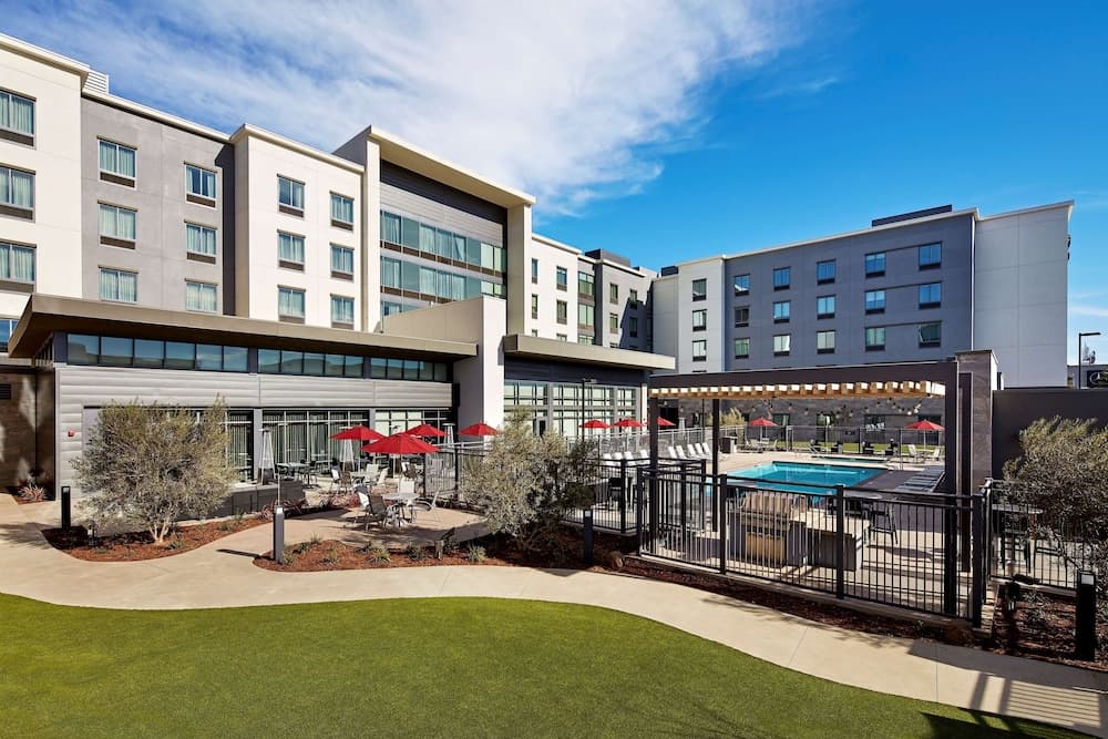 Hampton Inn Long Beach Airport