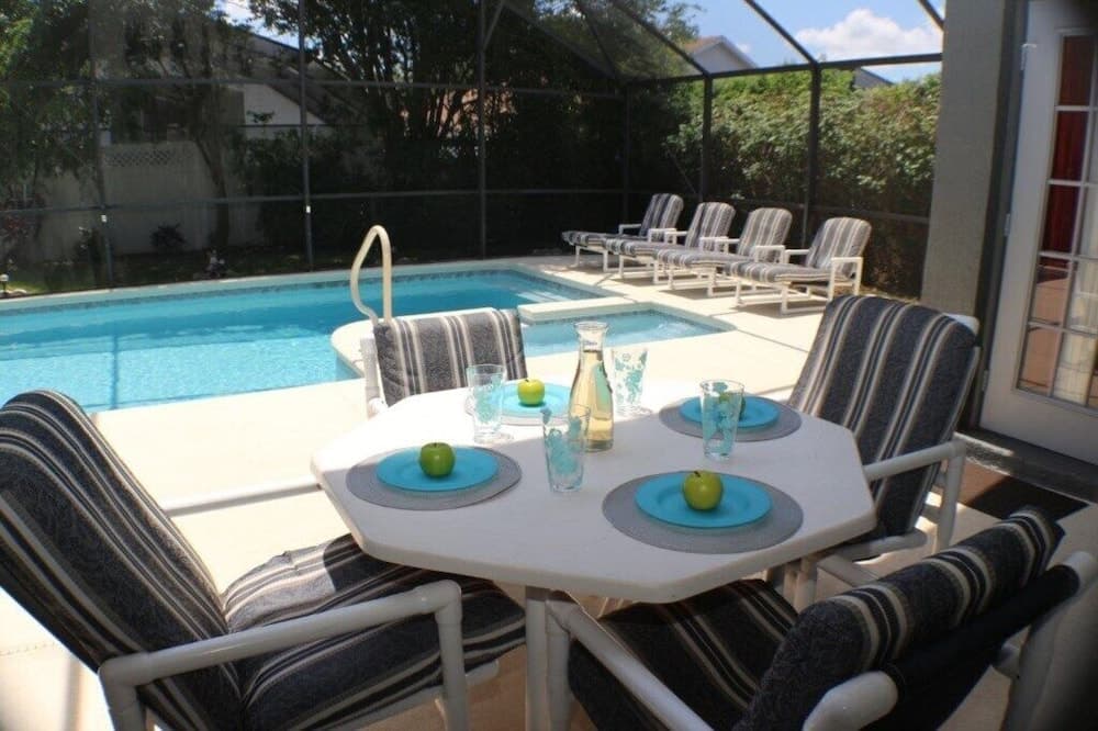 Açık havada yemek servisi