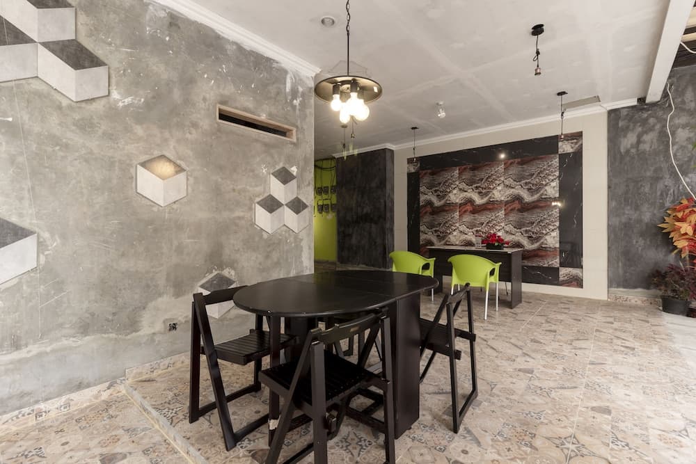 RedDoorz Plus @ Cipete Damai