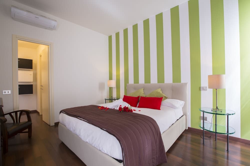 The Square Apartment