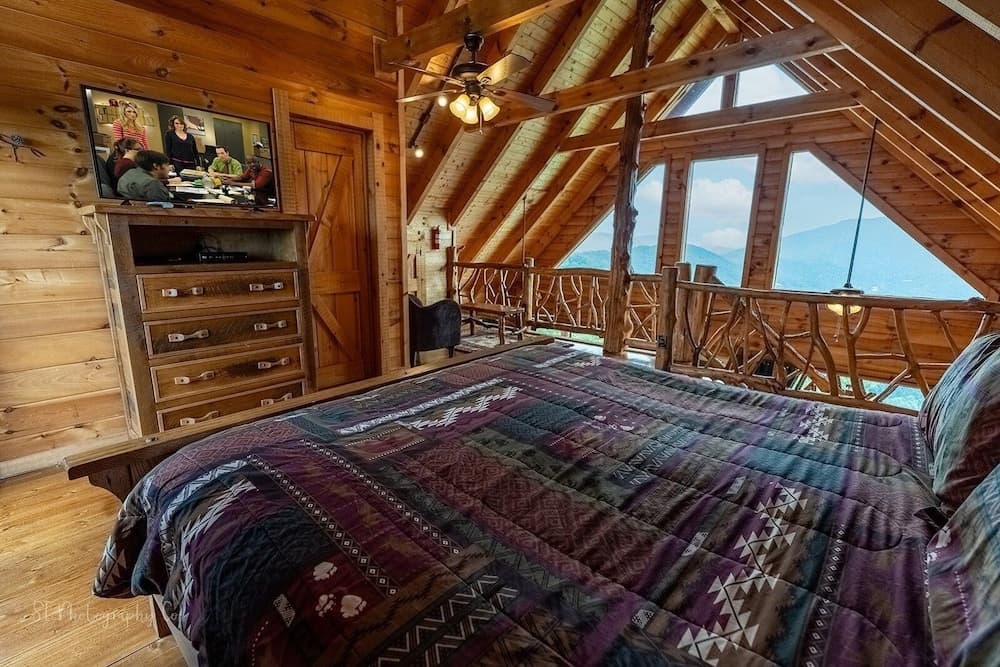 Graceful Awestruck Perfect Mountain Views with Pool Access by RedAwning