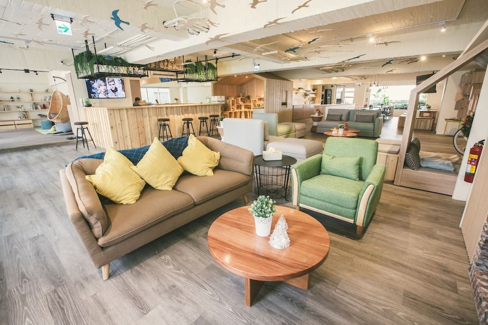 Stray Birds Taichung Hostel