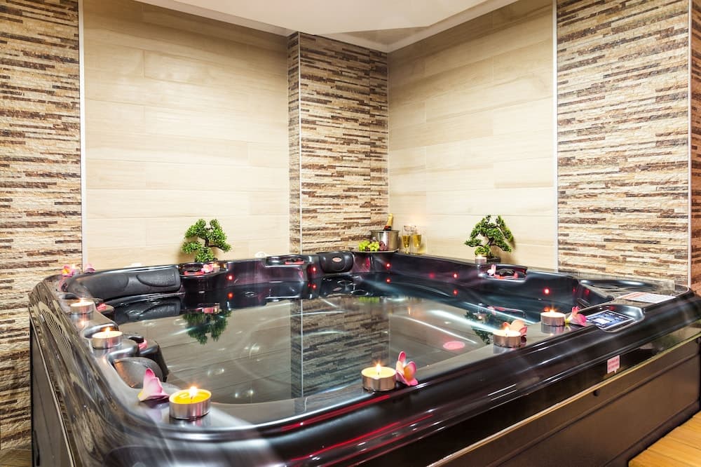 Kapalı spa küveti