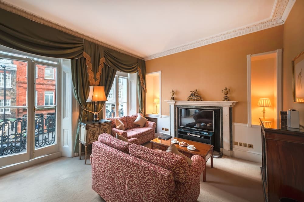 10 Curzon Street Apartments by Mansley