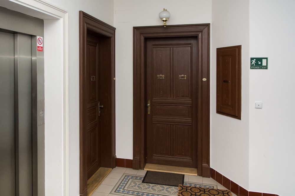 Decadent Art Deco Apartment in Old Town