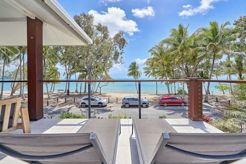 Reeflections Beachfront Holiday House