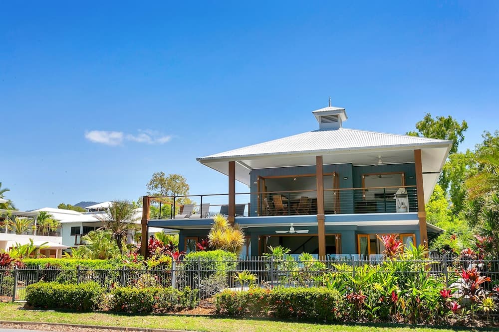 Reeflections Beachfront Holiday House