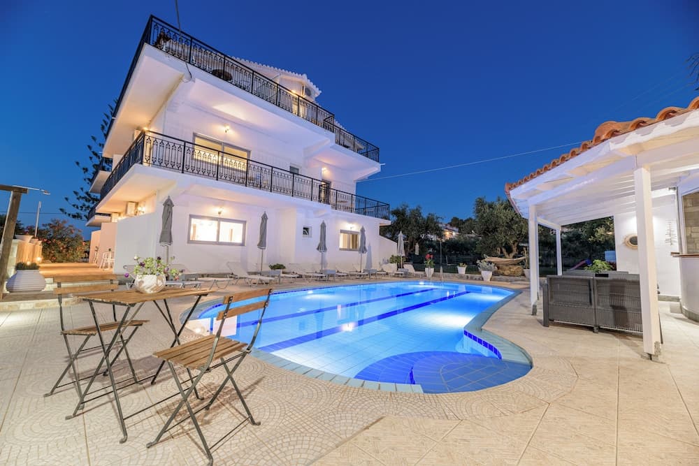 Denise Studios & Apartments