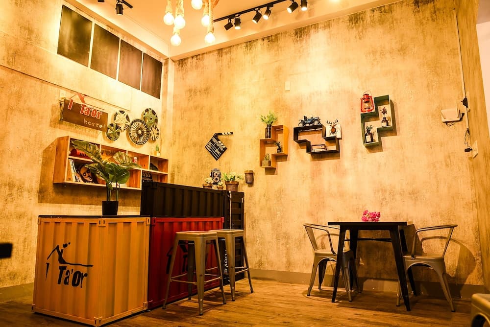 Ta'or Hostel