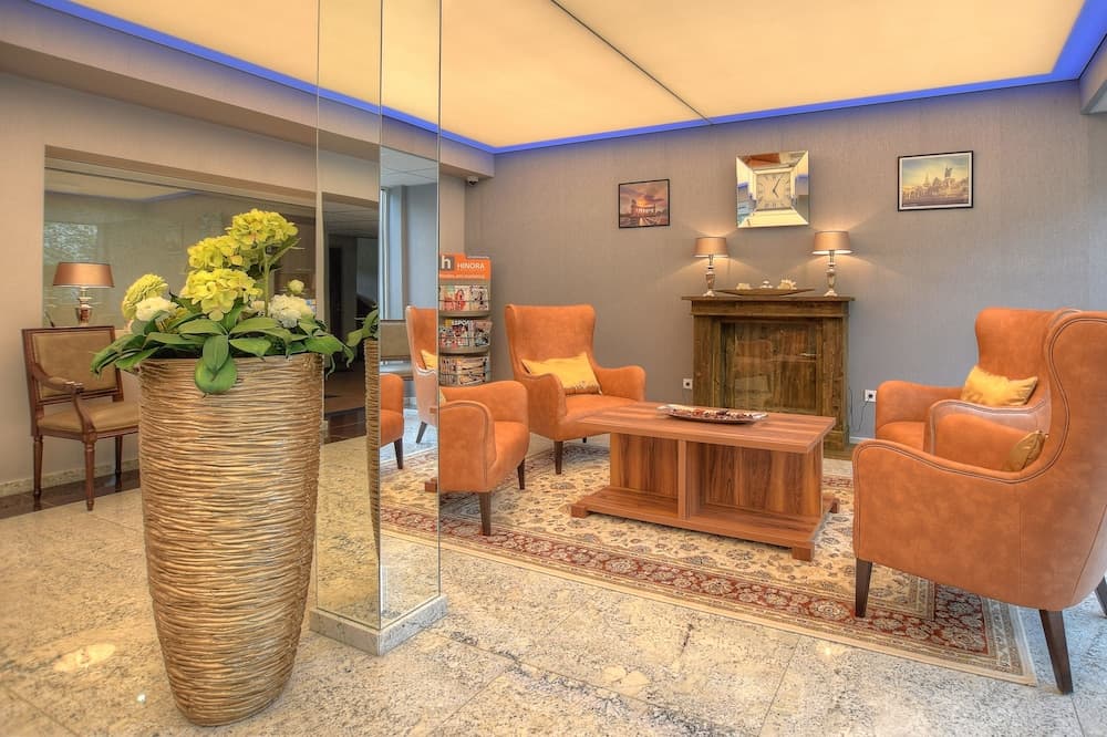 Lobi dinlenme salonu