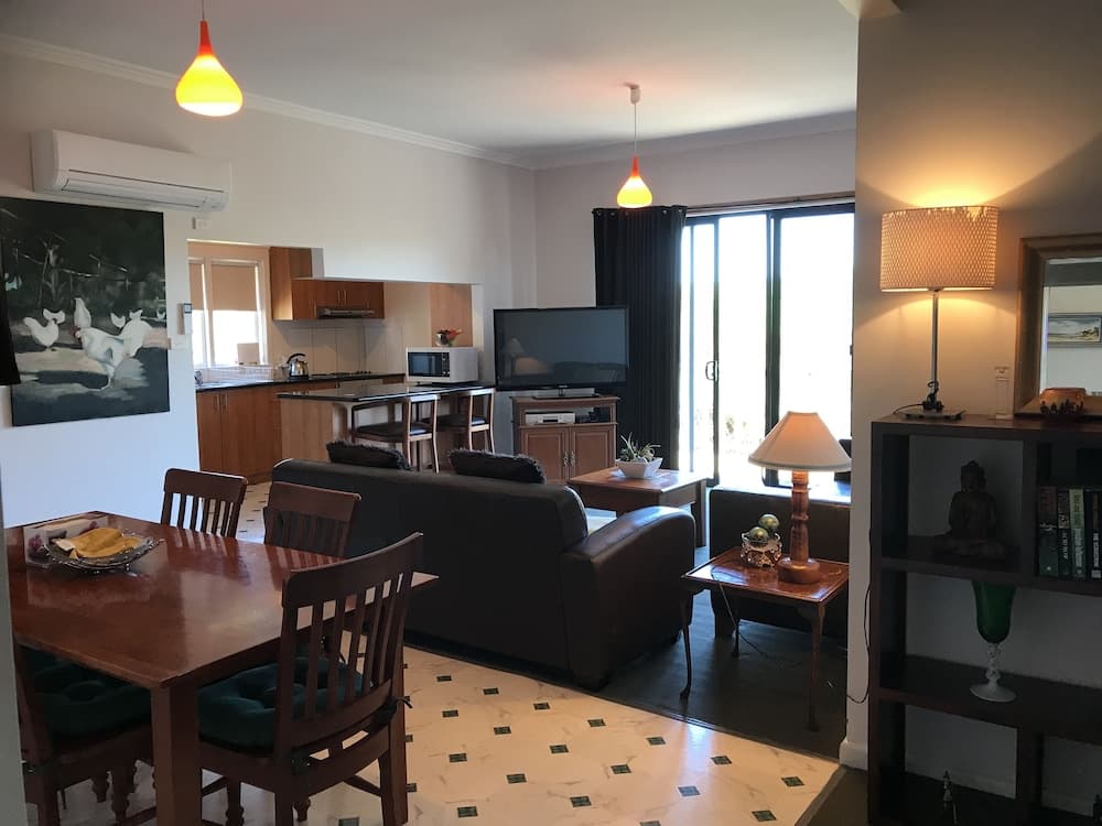 Hill's Creek Holiday Home