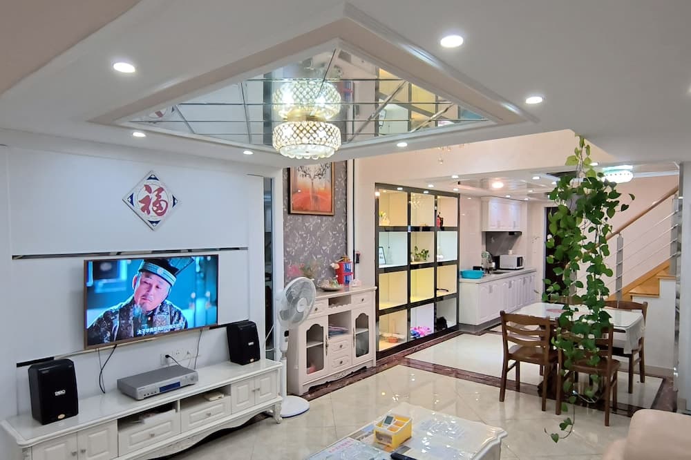 Railway Station Splendid Elegant Apartment