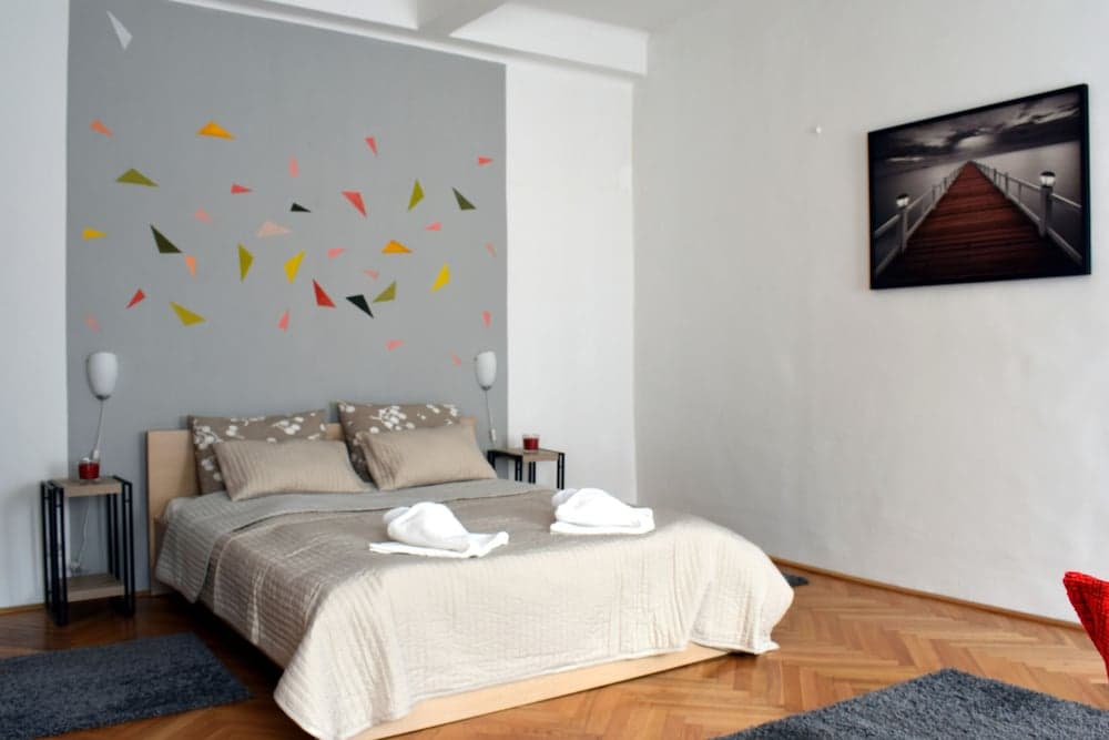 Diamond Astoria 4, Quiet Apartment