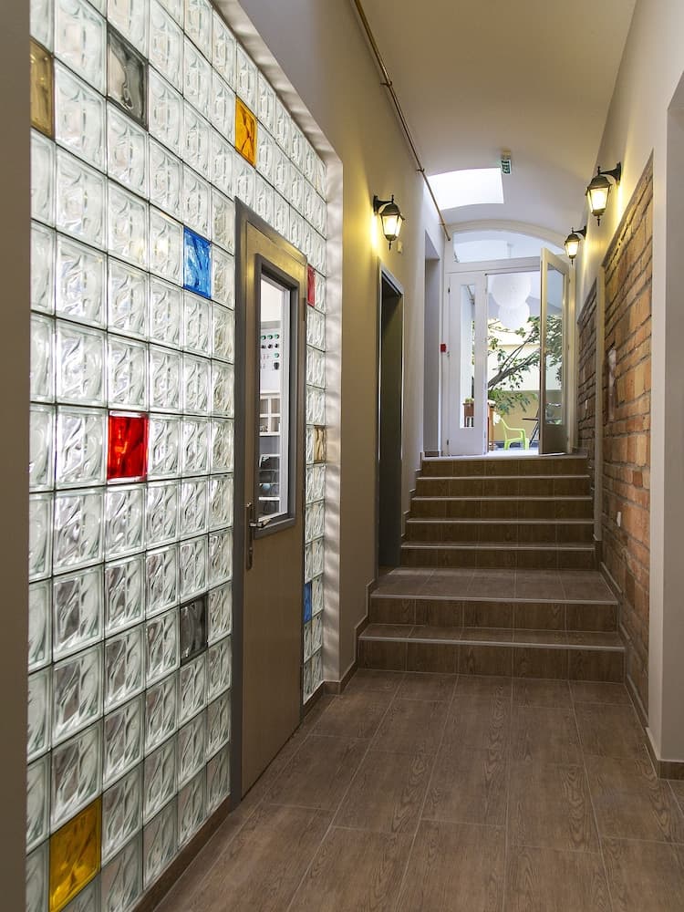 Varad Inn Hostel and Cafe