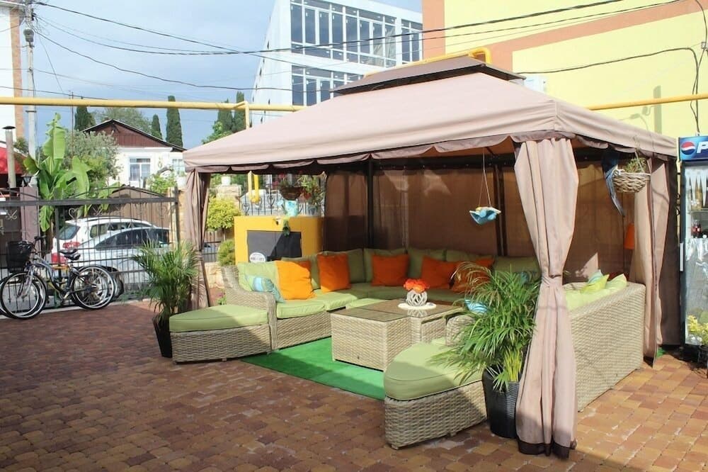 V Gostyah U Julii Guest House