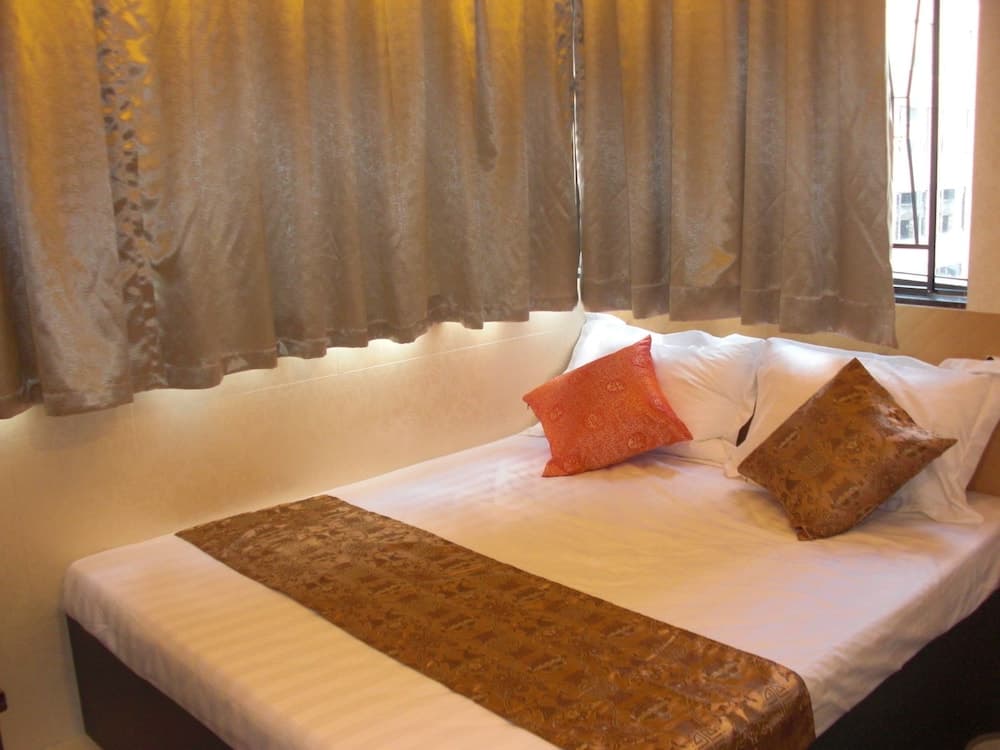 Empire Commercial Hotel