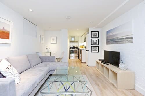 Applewood Suites - Executive Basement