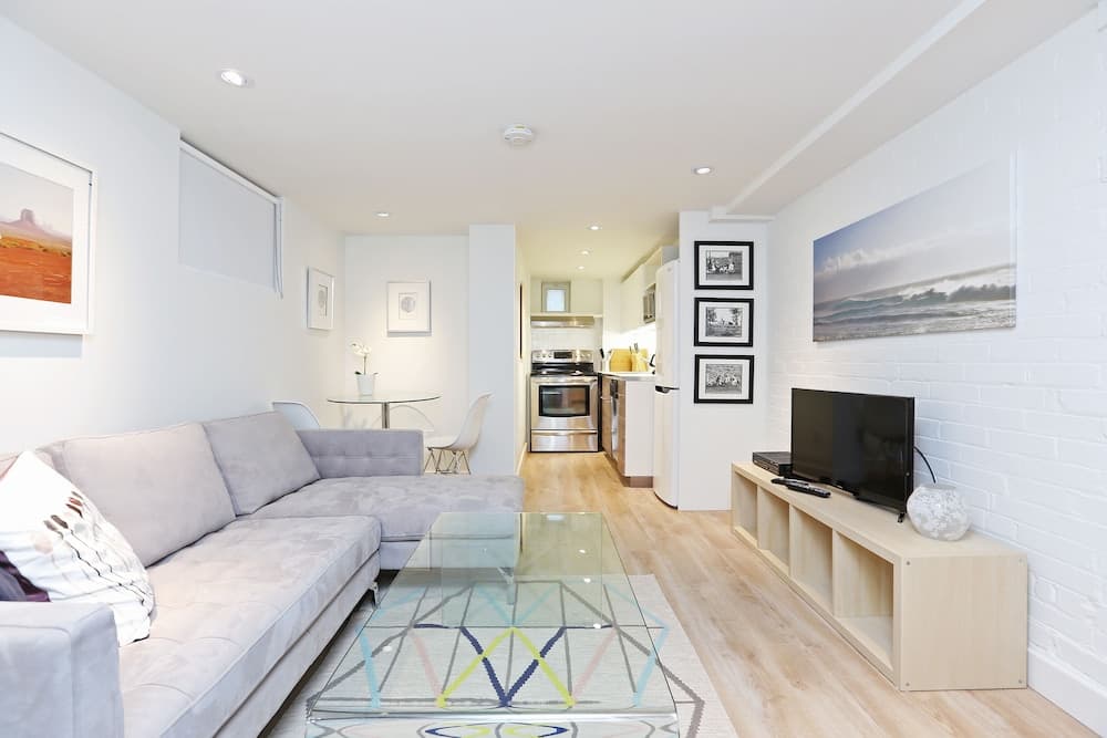 Applewood Suites - Executive Basement