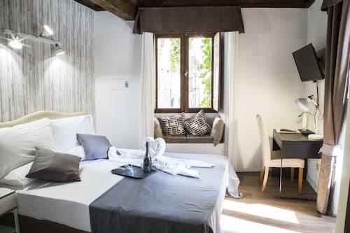 Do-Do Navona Suites