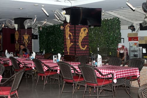Zip Lounge & Apartments
