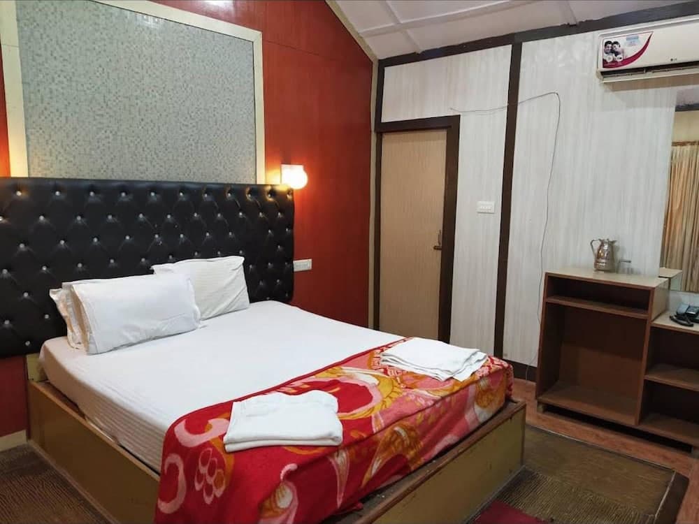 Gold India Beach Resort