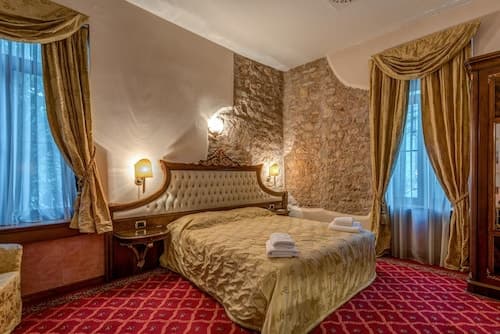 Alexios Inn Hotel