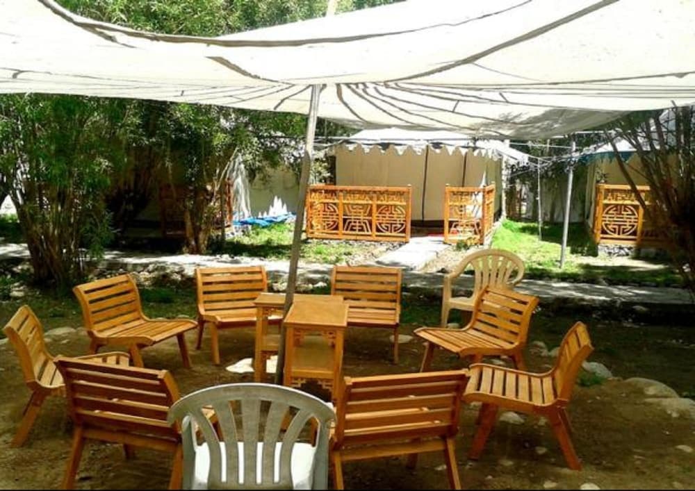 Açık havada yemek servisi