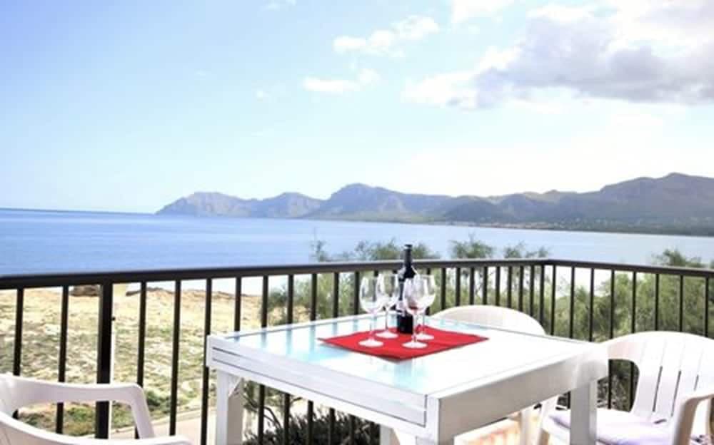 Mallorca Beach front line house 6 pers