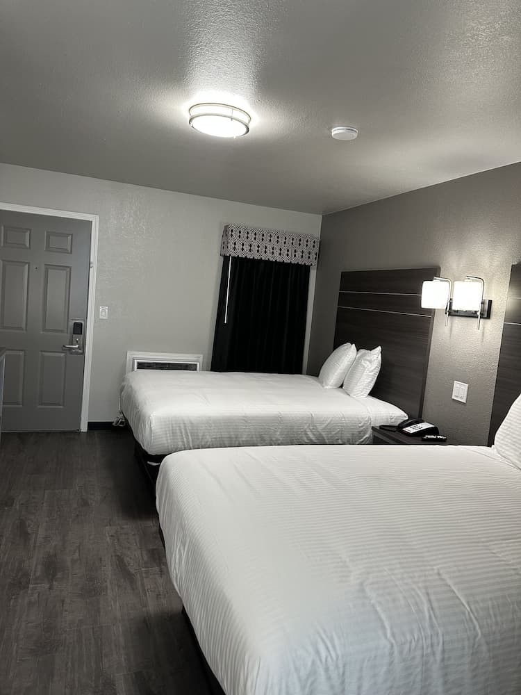 Sleepy Traveler Motel
