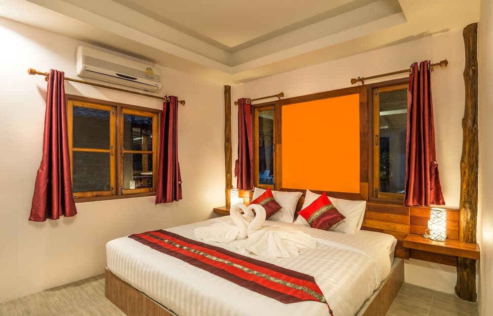 Pinthong Aonang Villa