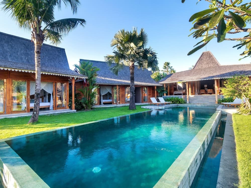 Villa Mannao by Villa Finder