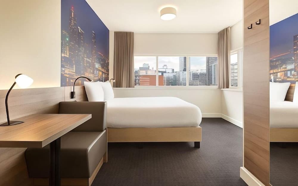 Rotterdam Teleport Hotel