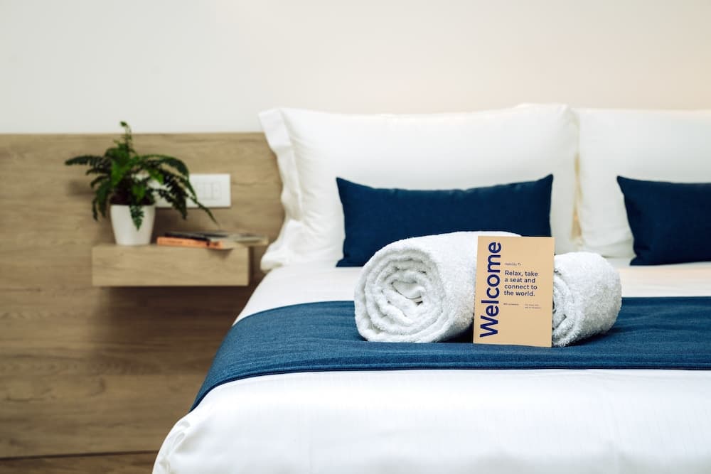 Air Rooms Rome Airport by HelloSky