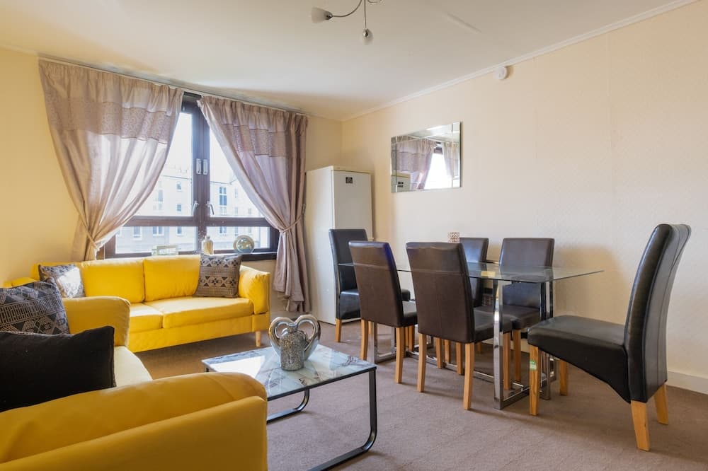 Novelty Suites Froghall Avenue