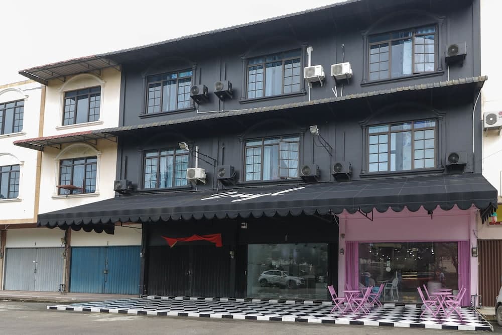 RedDoorz Plus near Batam City Square