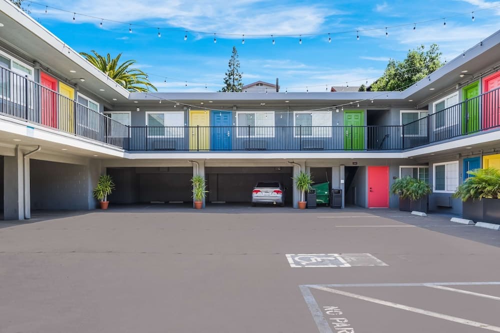 Signature Inn Oakland