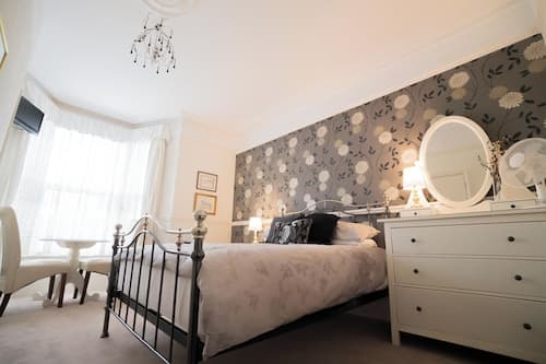 Maison Dieu Guest House
