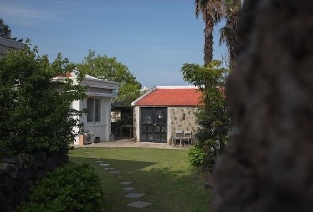 Lucidbonbon - Hostel