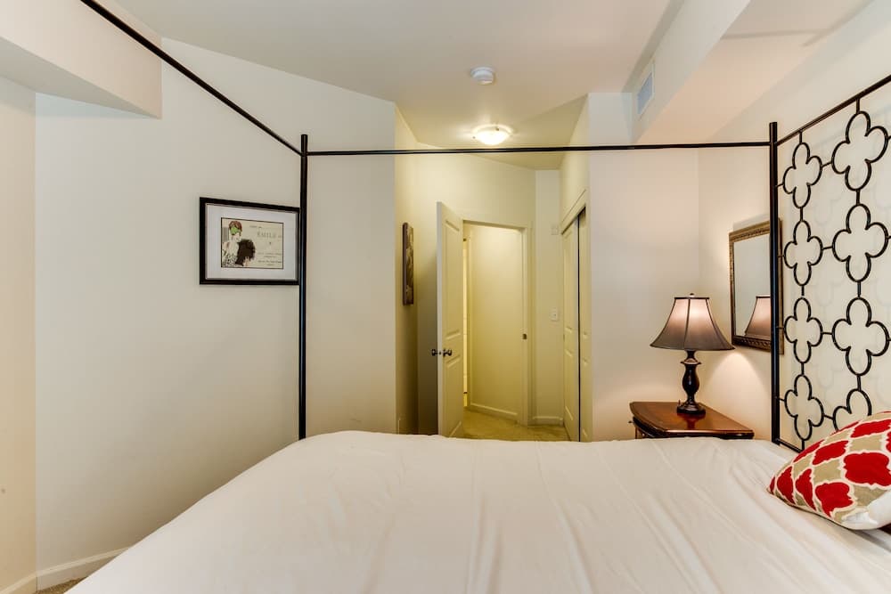 On the Columbia Vacation Apartments