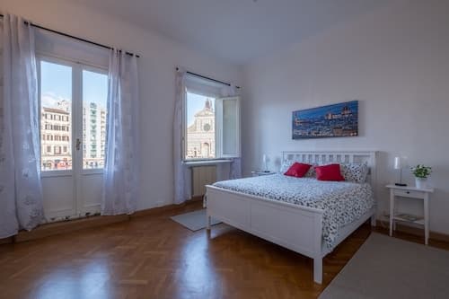Santa Maria Novella Beautiful View for 6 - Three Bedroom Apartment, Sleeps 6