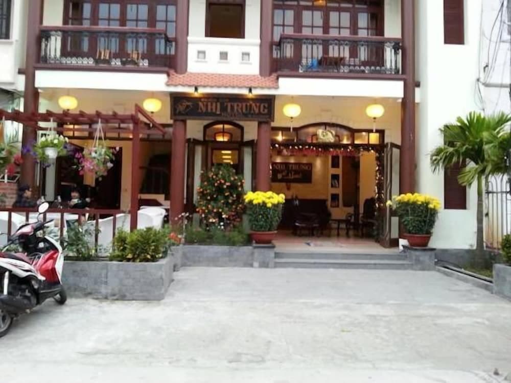 Nhi Trung Hotel