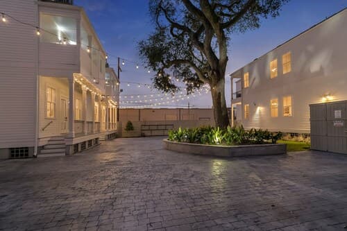 Residences Du Carondelet by Hosteeva