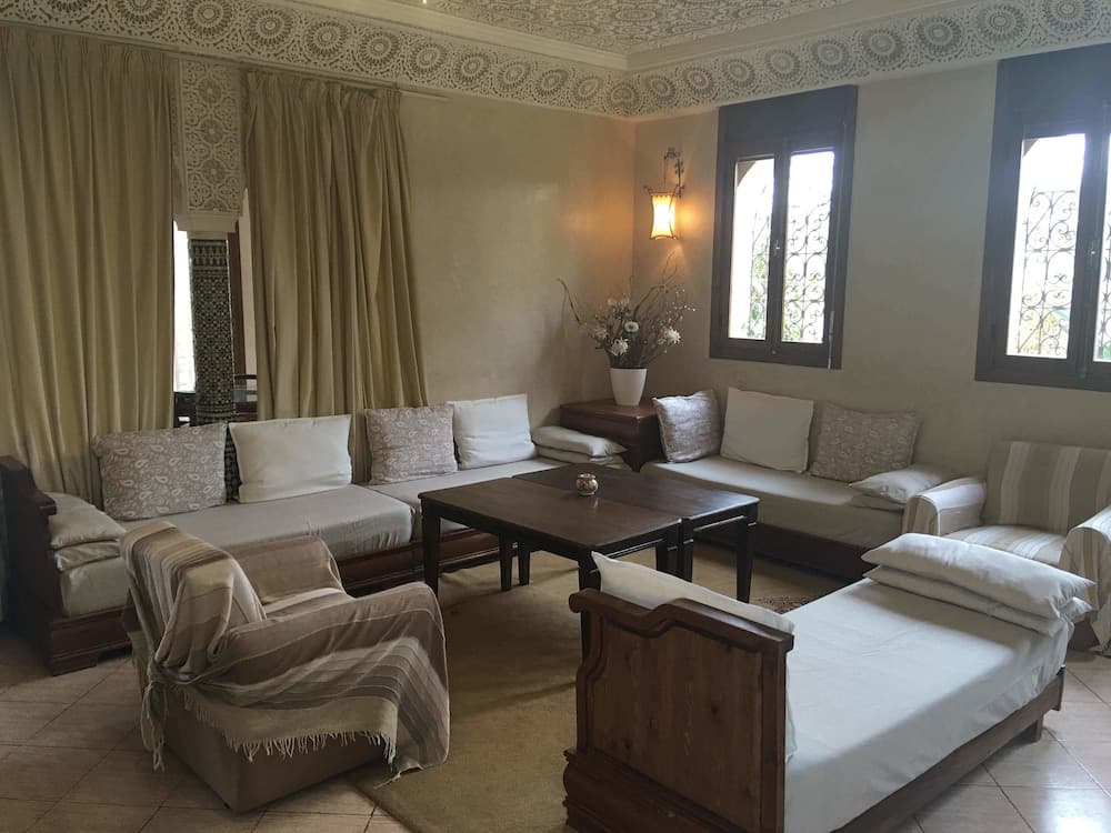 Beach Side Luxurious Villa Ref1098