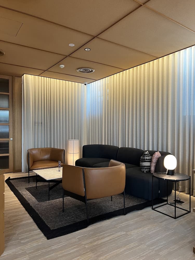 Lobi dinlenme salonu