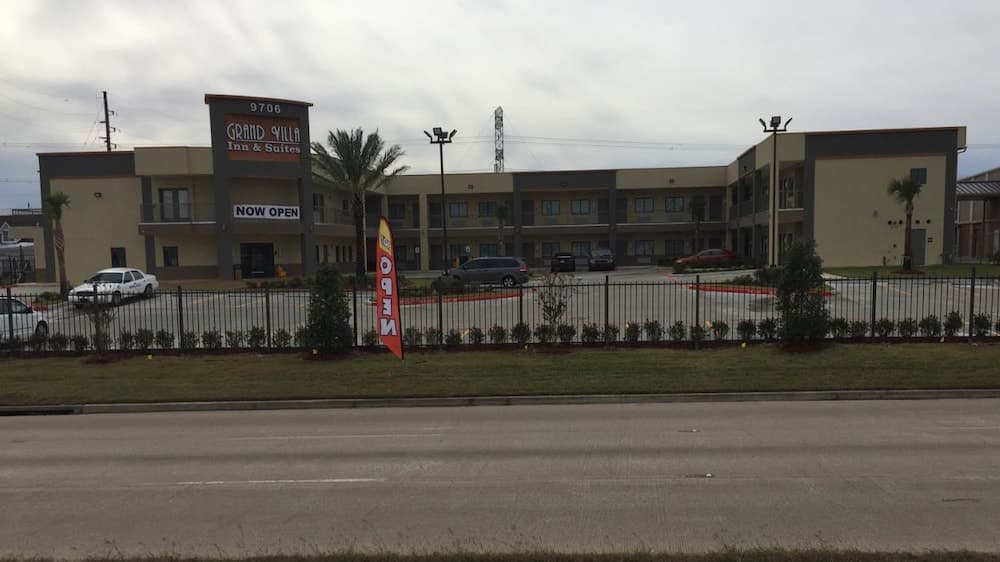 Grand Villa Inn & Suites - Humble