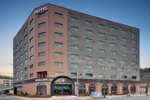 Sea & Moon Tourist Hotel