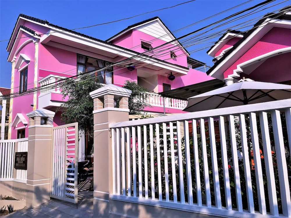 Pink House Homestay