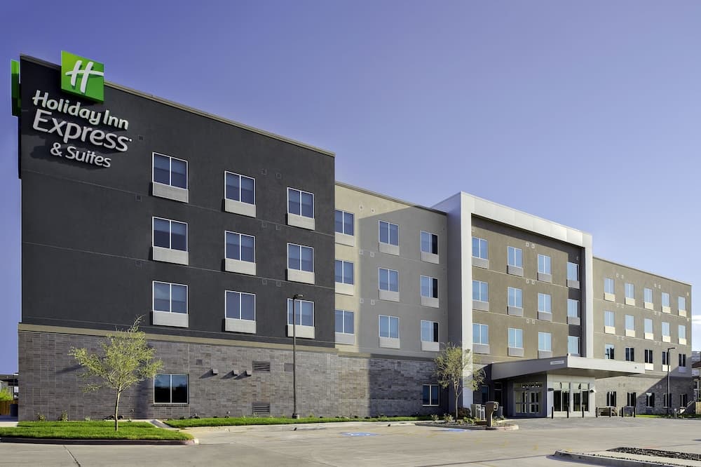 Holiday Inn Express & Suites Lubbock Central - Univ Area by IHG